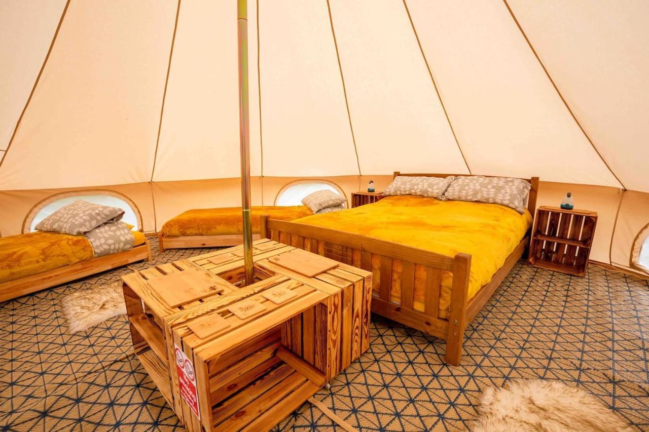 Roaches Retreat Family Glampsite, Rocky Reach Bell Tent With Outdoor Adventures And Campfire Nights Upper Hulme Luaran gambar