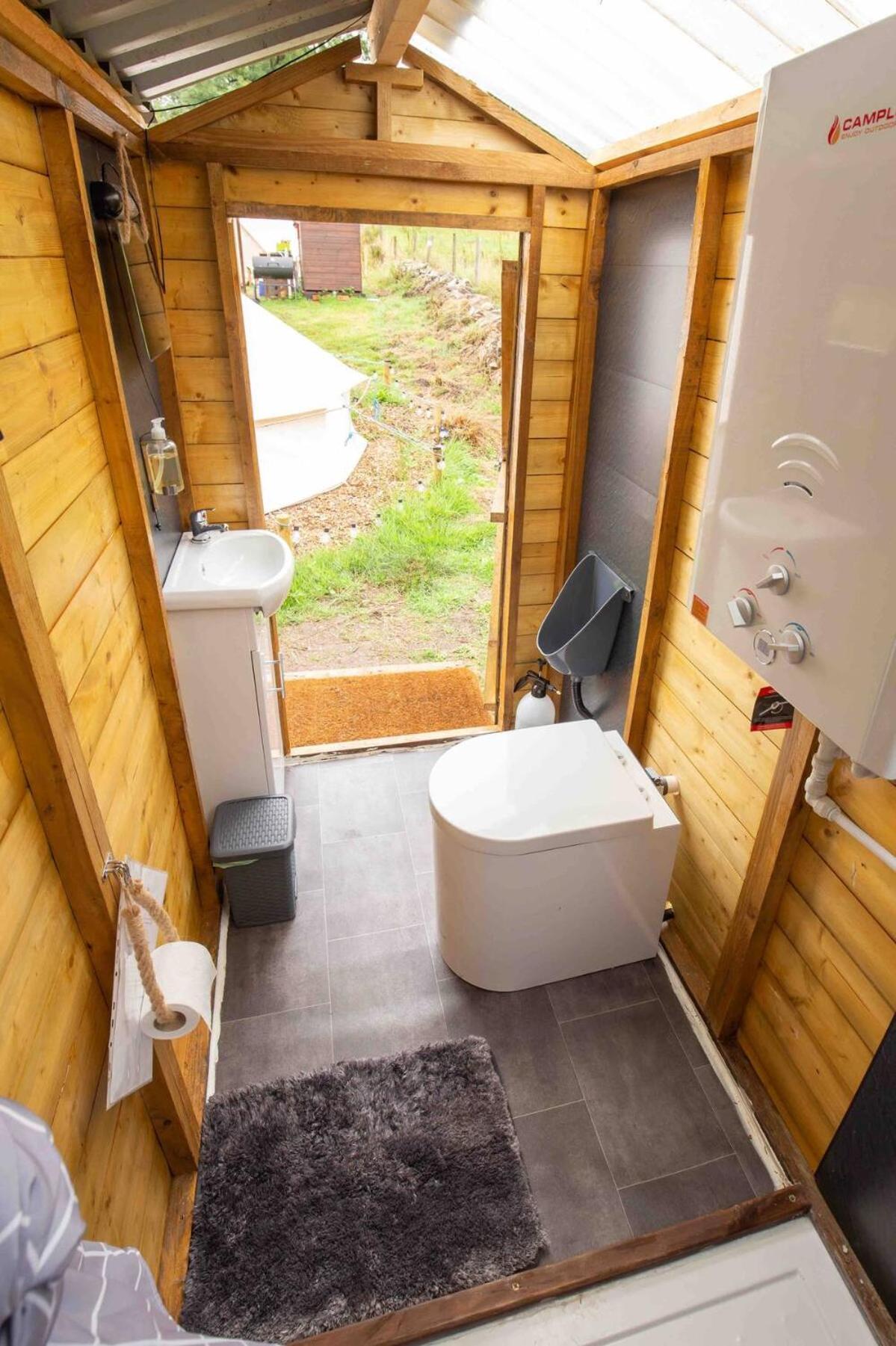 Roaches Retreat Family Glampsite, Rocky Reach Bell Tent With Outdoor Adventures And Campfire Nights Upper Hulme Luaran gambar