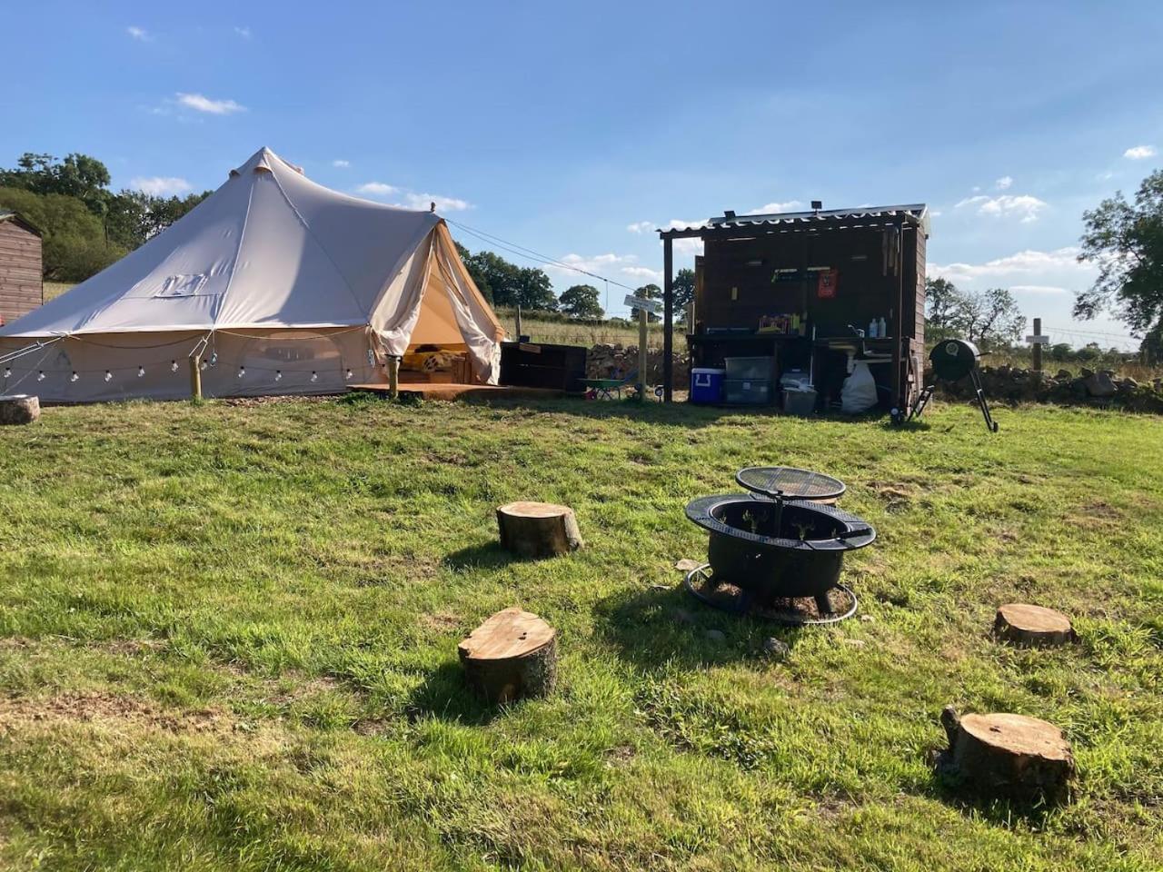 Roaches Retreat Family Glampsite, Rocky Reach Bell Tent With Outdoor Adventures And Campfire Nights Upper Hulme Luaran gambar