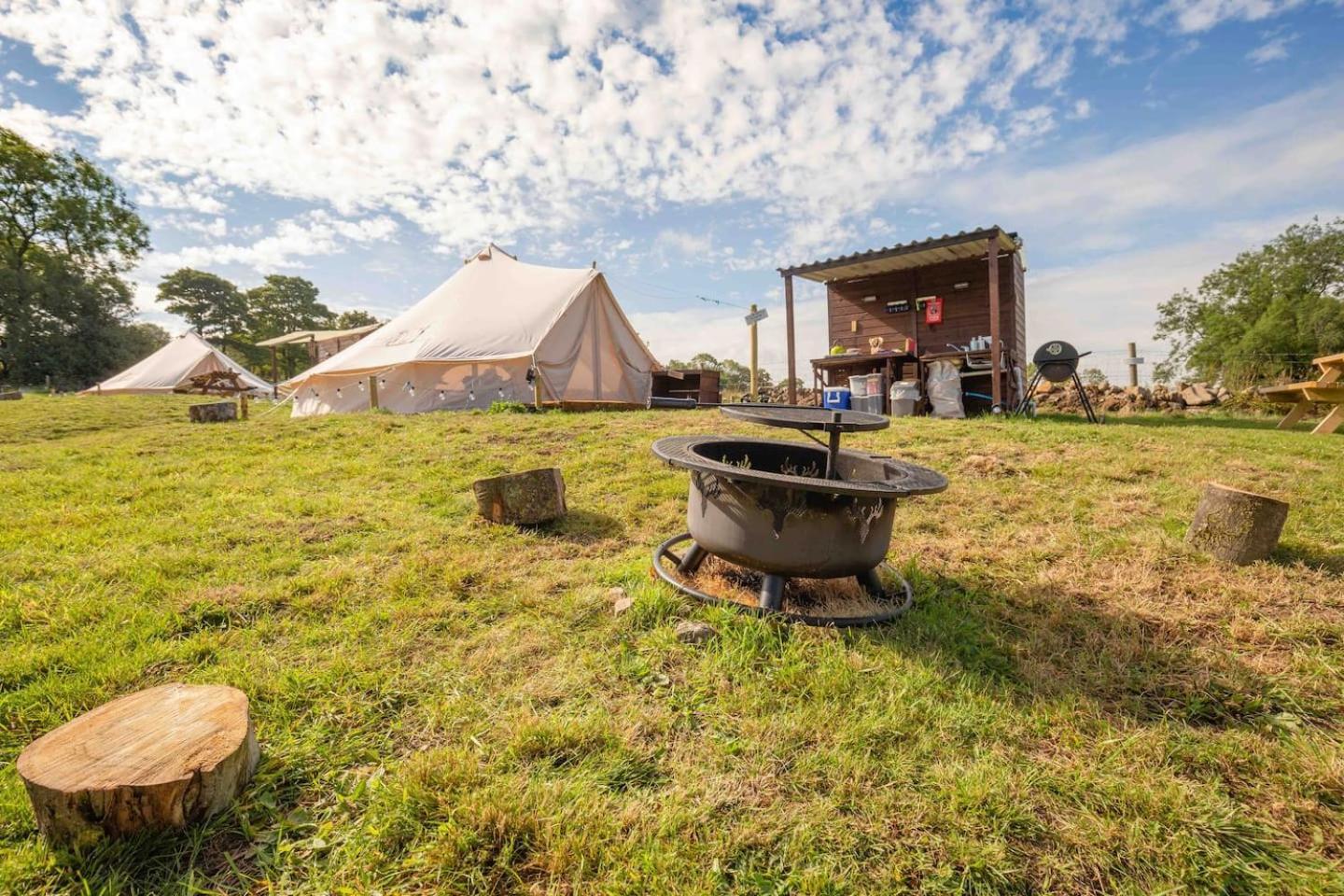 Roaches Retreat Family Glampsite, Rocky Reach Bell Tent With Outdoor Adventures And Campfire Nights Upper Hulme Luaran gambar